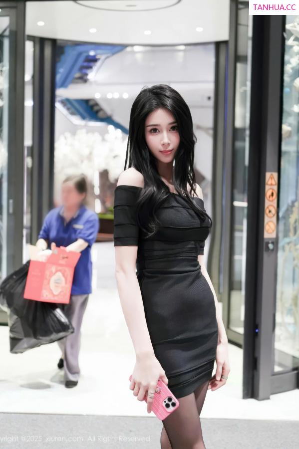   [XiuRen]高清写真图 2025.11.04 No.10942 椰汁糯米姬 修长美腿第3张图片